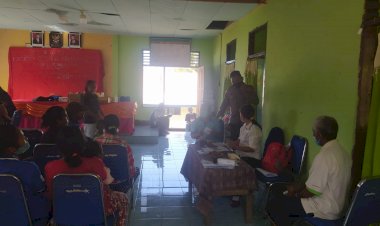 Jelang-HUT-Bhayangkara,-Pospol-Wulandoni-Pantau-Langsung-Giat-Vaksinasi-Di-Kantor-Desa-Pusiwatu-Dan-Berikan-Himbauan-Kamtibmas.