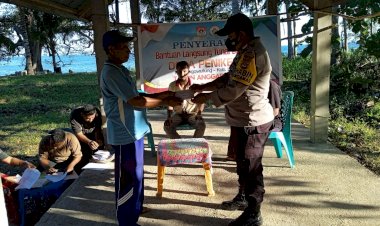 Monitoring-Pembagian-BLT,-Bhabinkamtibmas-Desa-Penikenek-Himbau-Warga-Jaga-Kamtibmas-Dan-Waspadai-PMK.