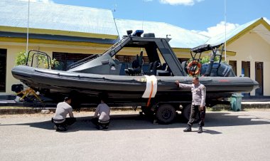 Polairud-Polres-Lembata-Terima-Kapal-Pemburu-Jenis-RIB-Speedboat-Untuk-Mengamankan-Laut-Lewoleba.