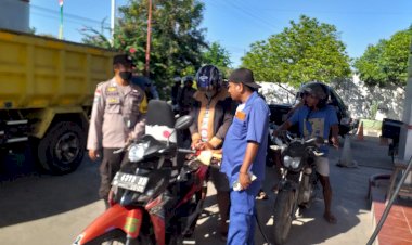 Bhabinkamtibmas-Polsek-Nubatukan-Intensifkan-Patroli-di-SPBU-Antisipasi-Dampak-dan-Kelangkaan-BBM