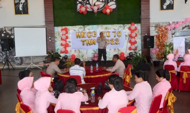 Peringati-Hari-Kesatuan-Gerak-Bhayangkari-Ke-70,-Waka-Polres-Lembata-:-Bhayangkari-Memiliki-Peran-Penting-Dalam-Mendukung-Tugas-Suami.