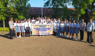 Sambangi-Pelajar-SMA,-IPTU-Aloysius-Berikan-Himbauan-Waspadai-Radikalisme,-Terorisme-Dan-Anti-Pancasila.