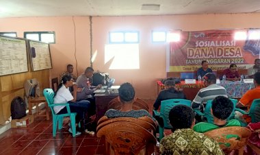 Kapolsek-Buyasuri-Berikan-Sosialisasi--Prioritas-Pengelolaan-Dana-Desa.