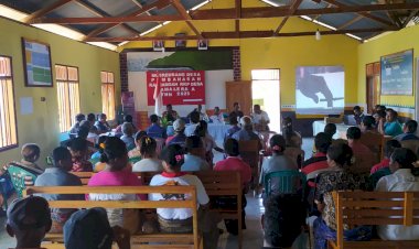 Hadiri-Musyawarah-Desa,-Bhabinkamtibmas-Ajak-Warga-Peka-Dengan-Kamtibmas.