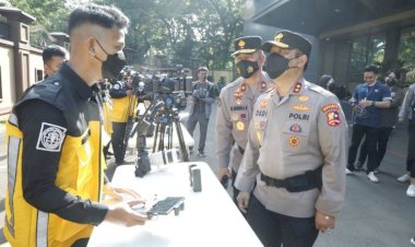 Kadiv-Humas-Polri-Pimpin-Apel-Kesiapsiagaan-Satgas-Humas-dalam-Operasi-Lilin-2022