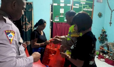 Hadirkan-Kebahagian-Polres-Lembata-Bagikan-Bingkisan.
