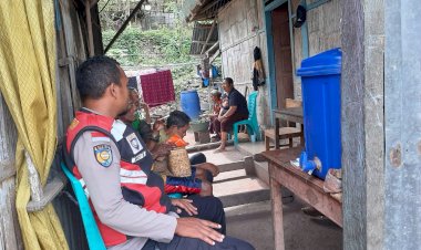 Bhabinkamtibmas-Pospol-Atadei,-Polres-Lembata-Sambangi-Keluarga-Yohanesta-Yang-Di-Laporkan-Menghilang.