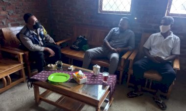 Bripka-Saiful-Sambangi-Warga-Binaannya-Serta-Ingatkan-Untuk-Lebih-Bijak-Dalam-Mengelola-Infromasi-Yang-Diterima.