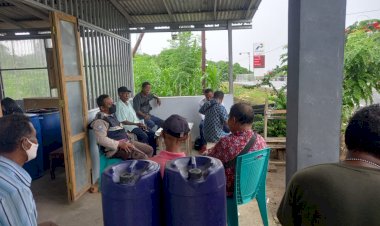 Bhabinkamtibmas-Polsek-Nubatukan-Sambangi-Warga-Desa-Waijarang.