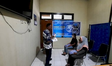 Pelayanan-Penerbitan-SIM-Kasat-Lantas-Berikan-Bimbel-Gratis-Kepada-Masyarakat.