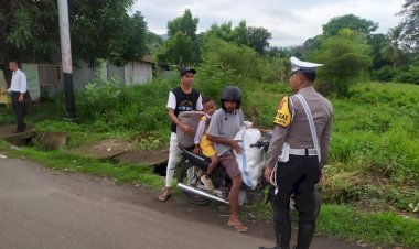 Operasi-Keselamatan-Turangga-2023-Sat-Lantas-Polres-Lembata-Berikan-Teguran-Kepada-Pelanggar.