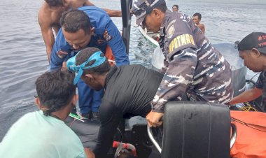 Sat-Polair-Polres-Lembata-lakukan-evakuasi-jenasah-yang-di-temukam-tenggelam-di-perairan-kolipadan