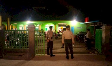 Kasat-Samapta-Polres-Lembata-bersama-anggota-regu-patroli-laksanakan-giat--pengamanan-Sholat-Tarawih