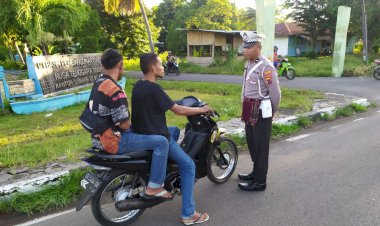 Antisipasi-Kemacetan-dan-Bantu-Anak-Sekolah,-Sat-Lantas-Polres-Lembata-Laksanakan-Gatur-Pagi