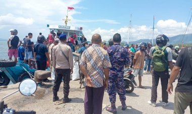 Ops-Semana-Santa-Turangga-2023,-Anggota-Pos-Pelayanan-Terpadu-Laksanakan-Pemantauan-Kedatangan-dan-Keberangkatan-Kapal