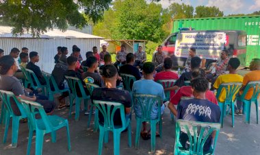 Ops-Bina-Kusuma,-Kasat-Binmas-Sambangi-Komunitas-Pickup-Di-Pelabuhan-Laut-Lewoleba.