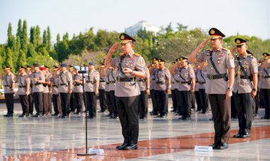 Jelang-HUT-ke-77-Bhayangkara,-Kapolri-dan-Jajaran-Ziarah-ke-TMP-Kalibata