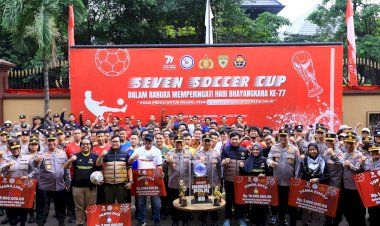 Wujudkan-Pemilu-Damai-2024,-Polri-Bersama-Wartawan-Gelar-Bhayangkara-Presisi-Seven-Soccer-Cup