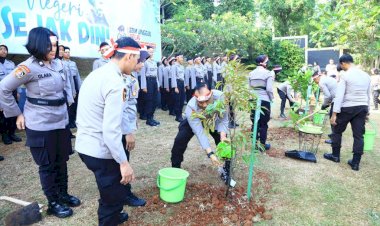 Peringati-HUT-RI-ke-78-dan-Sambut-Hari-Jadi-ke-75-Polwan-RI,-Polri-Targetkan-Akan-Tanam-1-Juta-Pohon-di-Indonesia