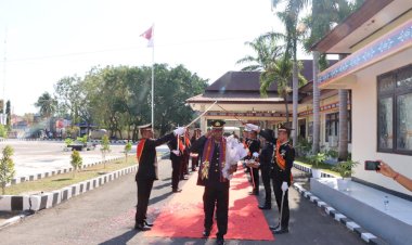 Mantan-Kabag-Ops-Polres-Lembata,-Keluar-Meninggalkan-Polres-Lembata