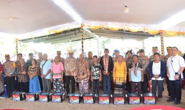 Polda-NTT-Menebarkan-Kasih-dalam-Kegiatan-Bakti-Sosial,-Kesehatan,-dan-Rohani-di-Kecamatan-Sulam