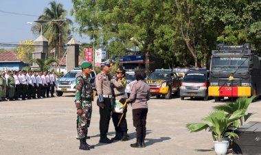 Upacara-Gelar-Pasukan-Mantap-Brata-2023-2024;-Kapolres-Lembata-;-Anggota-Polres-Lembata-siap-wujudkan-pemilu-aman-dan-damai-di-lembata