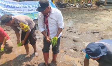 Di-sela-pelaksanaan-kegiatan-Bripka-Ferdi-Bria-deklarasikan-pelaksanaan-pemilu-damai