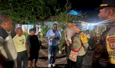 Kapolres-Lembata-Patroli-malam-hari-dengan-berjalan-kaki-di-seputaran-Kota-Lewoleba;-ini-yang-di-lakukan.