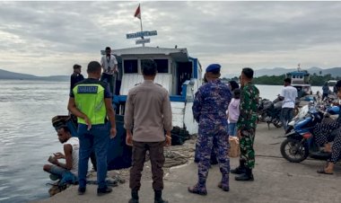 Sinergitas-TNI-Polri,-KPPP-Laut-Lewoleba-Polres-Lembata-Rutin-Melakukan-Pengamanam-Di-Pelabuhan-Laut-Lewoleba