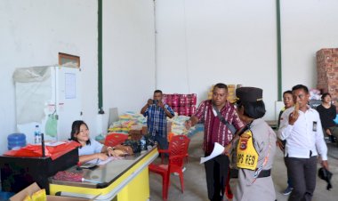 Pada-kegiatan-pemantauan-harga-sembako-jelang-natal-tahun-baru;-Kapolres-Lembata-akan-tindak-pedagang-yang-naikan-harga-sembako-sesuka-hati