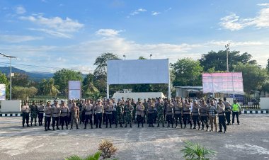 Tingkatkan-kesiapsiagaan-pengamanan-malam-pergantian-Tahun,-Kapolres-Lembata-lakukan-patroli-Show-Of-Force