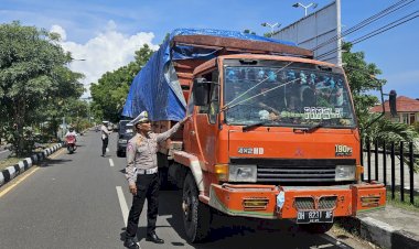 Kepolisian-resort-polres-Lembata-Polda-NTT-dalam-hal-ini-satuan-lalu-lintas-kamis-7-maret-2024-melaksanakan-operasi-keselamatan-Turangga-hari-ke-empat