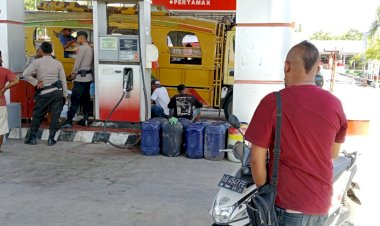 Jelang-Hari-Raya-Idul-Fitri-1445-H,-Sat-Reskrim-Polres-Lembata-Sambangi-Sejumlah-SPBU