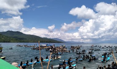Pastikan-berjalan-Aman-dan-Lancar,-Kapolda-NTT-Pantau-Langsung-Pengamanan-Prosesi-Laut-Anta-Tuan-di-Kapela-Tuan-Meninu