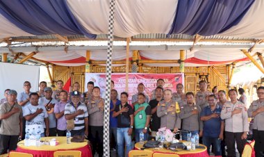 Kapolres-Lembata-Lakukan-kegiatan-Sinergitas-dan-solidaritas-polres-lembata-bersama-media-sekabupaten-lembata-untuk-mewujudkan-pilkada-yang-aman-dan-damai-di-kabupaten-lembata