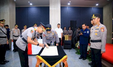 Irjen-Sandi-Pimpin-Sertijab-PJU-Baru-Humas-Polri