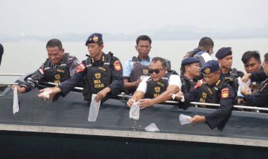 *KONFERENSI-PERS-PENYELUDUPAN-BENIH-BENING-LOBSTER-SEBANYAK-237.305-BENIH-BENING-LOBSTER-SENILAI-23,6-MILIAR-RUPIAH*