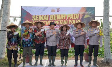 *Dukung-Ketahanan-Pangan-Nasional,-Kakorbinmas-Baharkam-Polri-Semai-Padi-di-Kulonprogo*