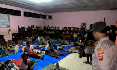 *Tanggap-Darurat-Lewotobi:-Polres-Flotim-Gencarkan-Patroli-dan-Bantuan-untuk-Pengungsi*