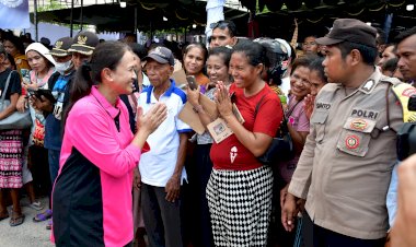 Bantuan-Bhayangkari-untuk-Masyarakat-Rote-Ndao:-Ny.-Juliati-Sigit-Prabowo-Berbagi-Kebaikan-dengan-Ribuan-Paket-Bansos-Bagi-Masyarakat-dan-Anak-Sekolah