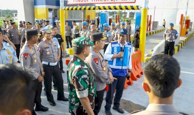 Persiapan-Pengamanan-Natal-Tahun-Baru,-Kapolri-dan-Panglima-TNI-Tinjau-Gerbang-Tol-Prambanan 