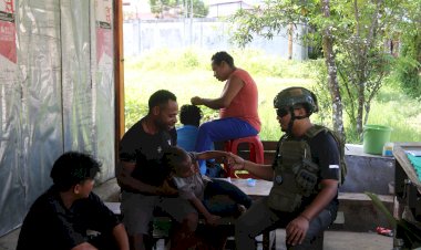 *Personel-Ops-Damai-Cartenz-Ajak-Warga-Yalimo-Jaga-Kesehatan-dan-Ciptakan-Kedamaian*