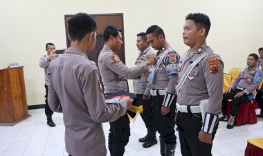 Kapolres-Lembata-Pimpin-latihan-pra-operasi-keselamatan-Turangga-2025