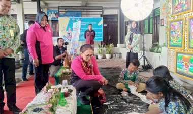 Ny.-Juliati-Sigit-Prabowo-Kunjungan-ke-SLB-Kemala-Bhayangkari-2-Gresik 