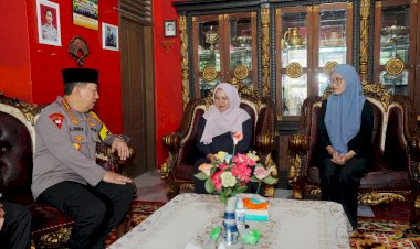 Momen-Hangat-Kapolri-Kunjungi-Keluarga-AKP-Anm-Lusiyanto,-Ungkap-Dukacita-Mendalam
