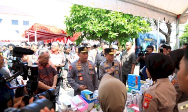 Tinjau-Booth-Pelayanan-Kesehatan-Gratis,-Kapolri-Tegaskan-Komitmen-Pelayanan-Maksimal