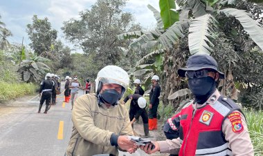 *Polri-untuk-Masyarakat:-Polda-NTT-Imbau-Warga-Waspada-Erupsi-Gunung-Lewotobi-Laki-Laki*
