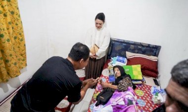 Tersentuh-Kepedulian:-Kapolda-NTT-dan-Ketua-Bhayangkari-Daerah-Jenguk-Istri-Anggota-Brimob-yang-Sakit