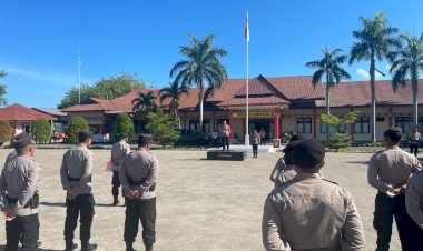 Kapolres-Lembata-AKBP-Nanang-Wahyudi-Pimpin-Langsung-Apel-Pagi,-Senin-22-September-2025