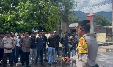 Polres-Lembata-Gelar-Simulasi-Sispamkota,-Antisipasi-Gangguan-Kamtibmas-dan-Penyerangan-Mako.